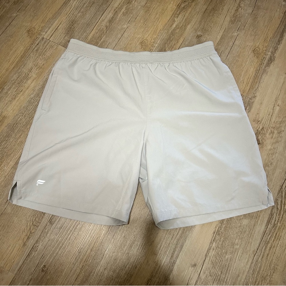Fabletics Mens 7 in Fundamental (lined) Shorts Light Gray L